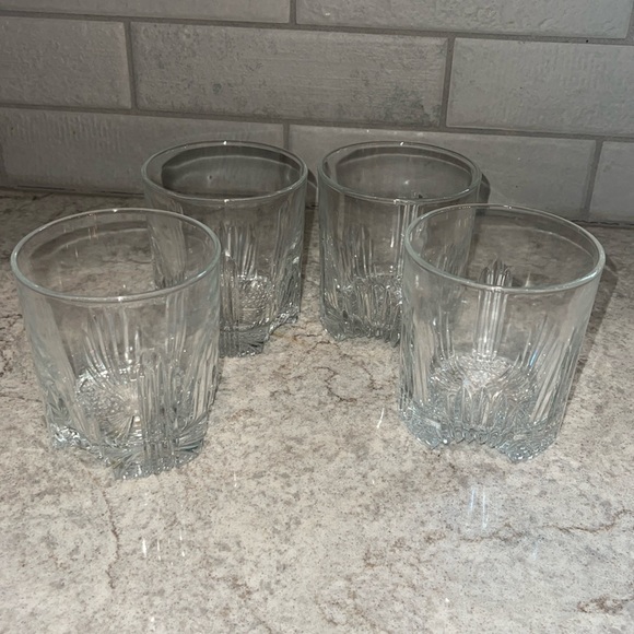 4 Low Ball Whiskey Scotch Glass Set clear decorative etched - Picture 2 of 3